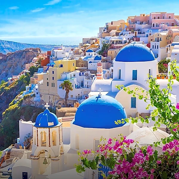Travel Itineraries: Combining European Cities with Greece for Optimal Travel Experience