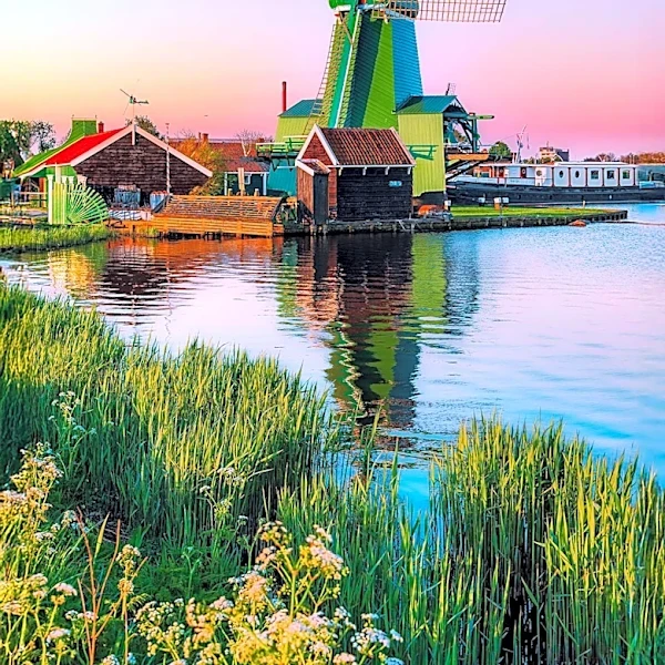 Lumibricks Introduces Dutch Windmill Millhouse with Ambient Lighting for Home Decor