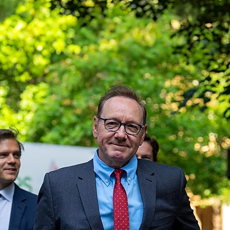 Kevin Spacey in 'K-PAX': A Sci-Fi Psychological Drama