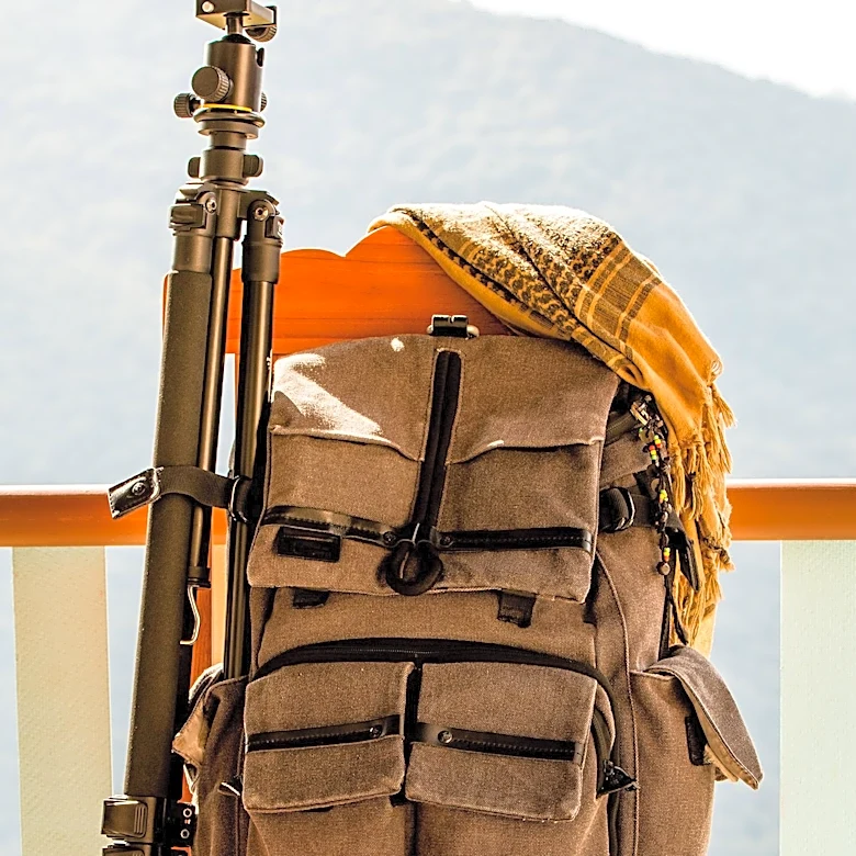 Travel Photographer Highlights Common Mistakes and Solutions for Efficient Gear Management