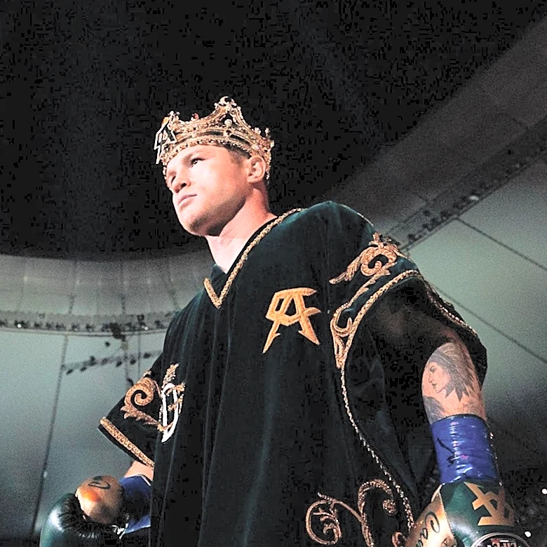 Canelo Álvarez's Strategic Weight Class Moves Highlighted in Boxing Analysis