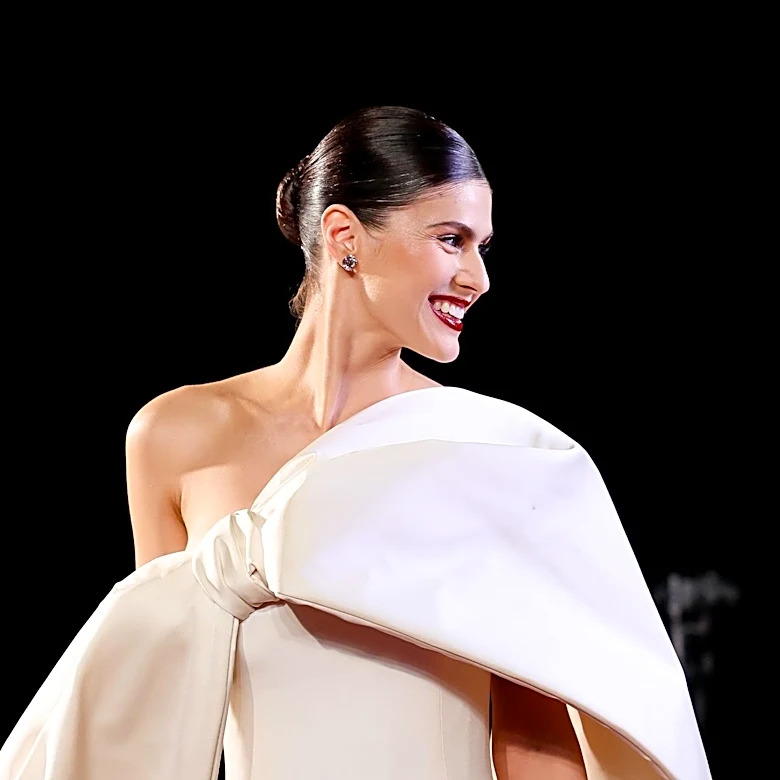 Anne Hathaway's Red Carpet Maternity Fashion Sparks Debate