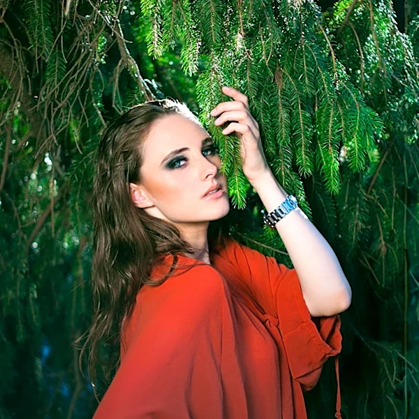 Mallory Hawk's 'Chinook' Album Explores Personal and Musical Roots