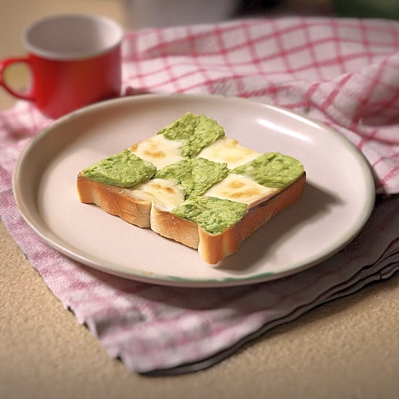 Goldie Hawn's 90s Kitchen Style Sparks Resurgence in Checkerboard Trend