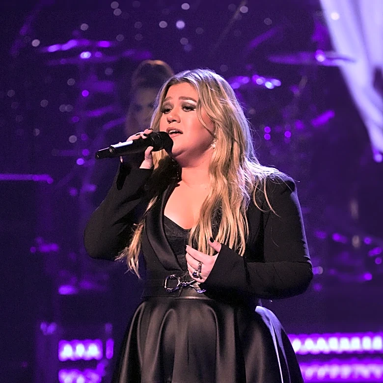 Kelly Clarkson Reflects on Breaking Up with the Same Person Twice During Las Vegas Show