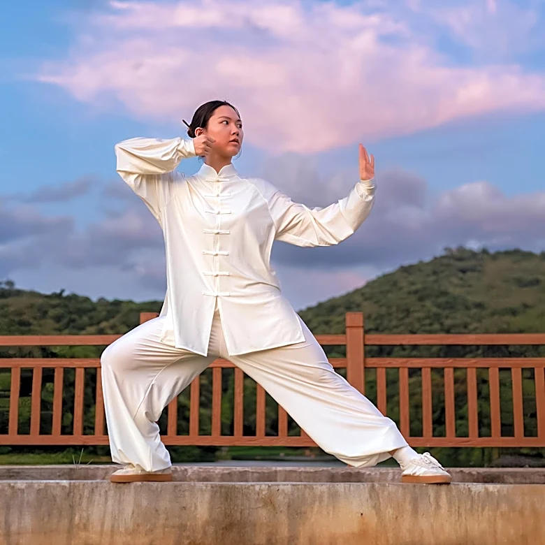 Tai Chi Walking Gains Popularity for Health and Mindfulness Benefits
