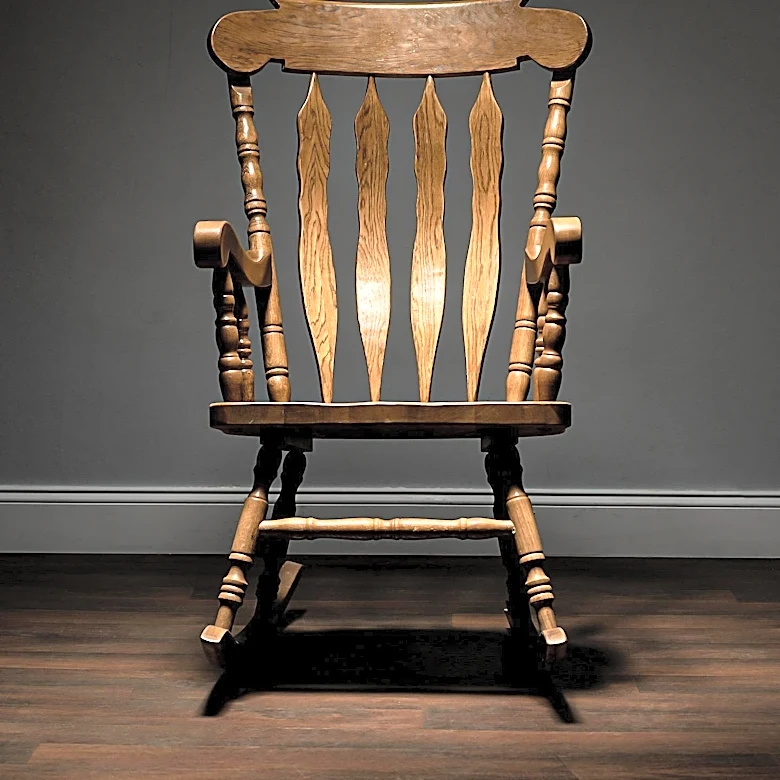 DIY Enthusiasts Find New Method to Update Honey Oak Chairs Without Paint