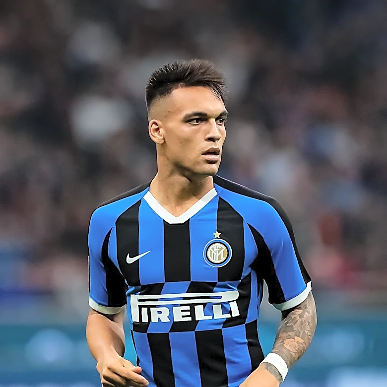 Barcelona Considers Lautaro Martínez as Alternative Amid Julián Álvarez Transfer Hurdles