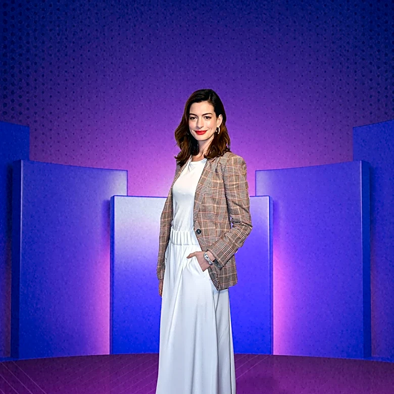Anne Hathaway Redefines Maternity Style with Bold Red Carpet Look