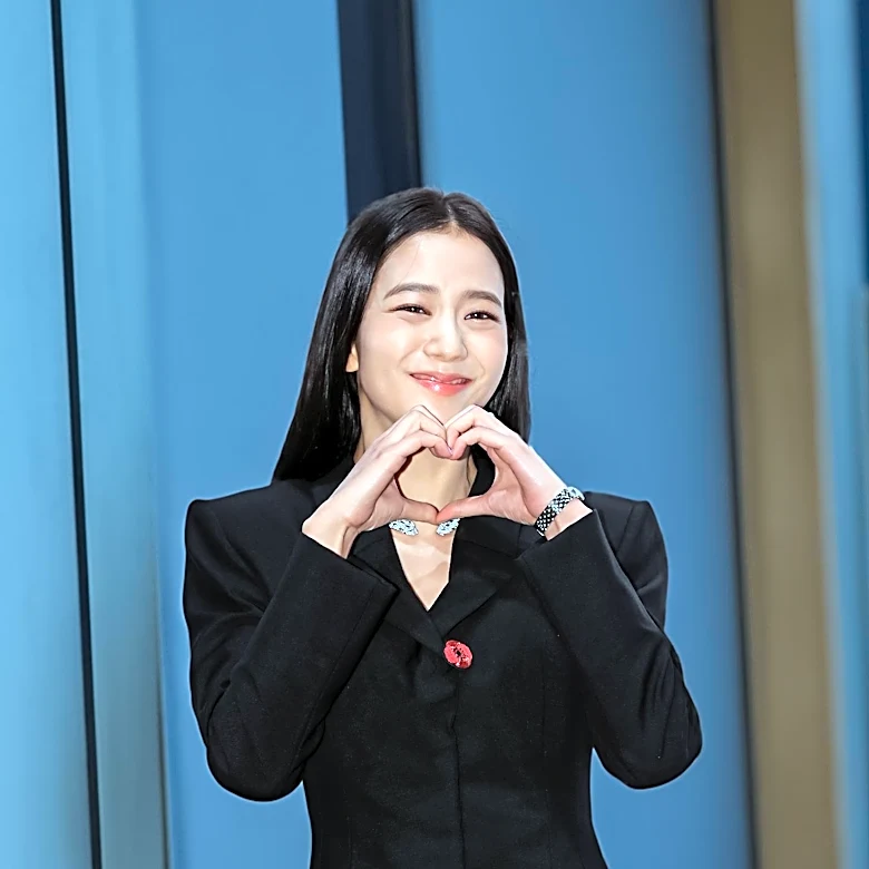 BLACKPINK's Jisoo Addresses Emotional Display at 10th Anniversary Event