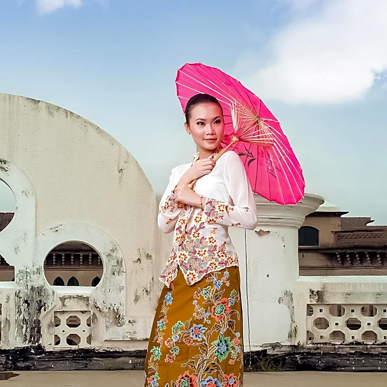 Fashion Houses Blend Heritage with Modernity in Latest Collections