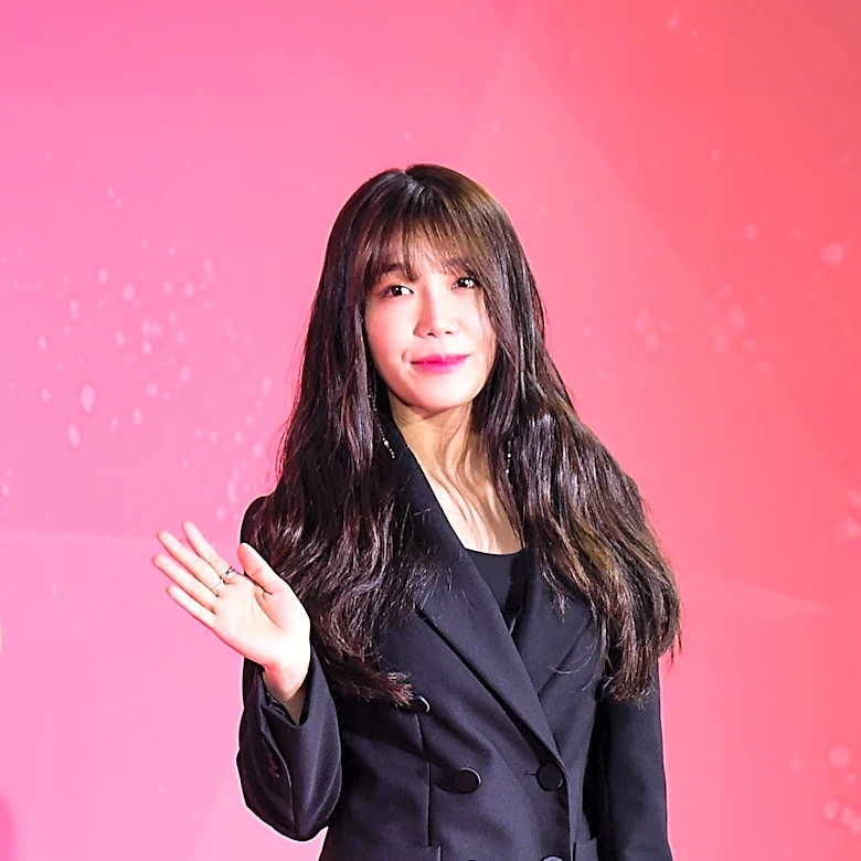 Jung Eun-ji Returns with New Album 'Summer, I' After Six-Year Hiatus