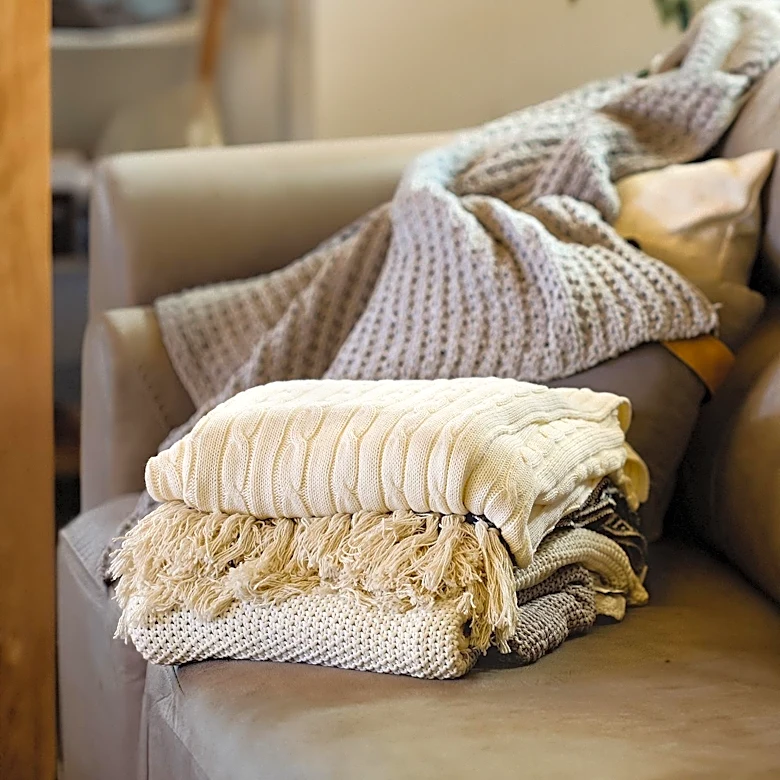 Cozy Earth Blanket Offers Luxurious Comfort for Homebodies