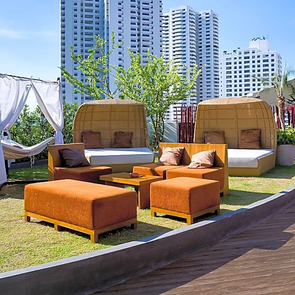 Z Bar in Chicago Offers Global Flavors with Rooftop Views