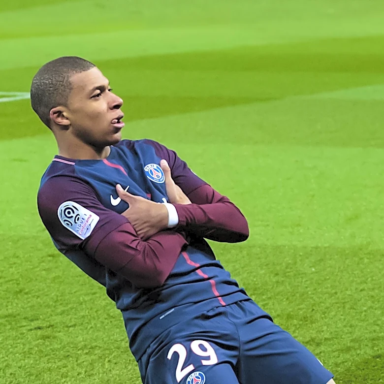 Mika Godts' Potential Move to PSG Raises Concerns Over Playing Time