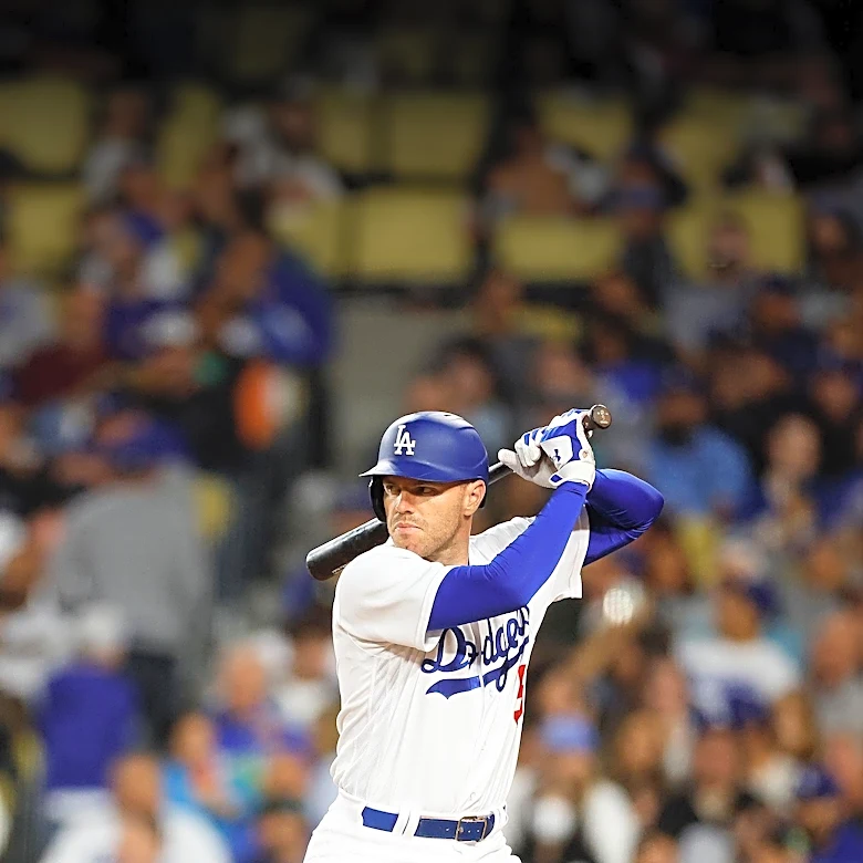 Dodgers Secure Victory Over Royals with Clutch Hits from Muncy and Freeman