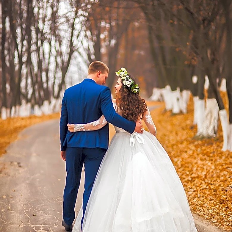 Bride Mistakes Priest's Vestment for Tissue in Viral Wedding Moment
