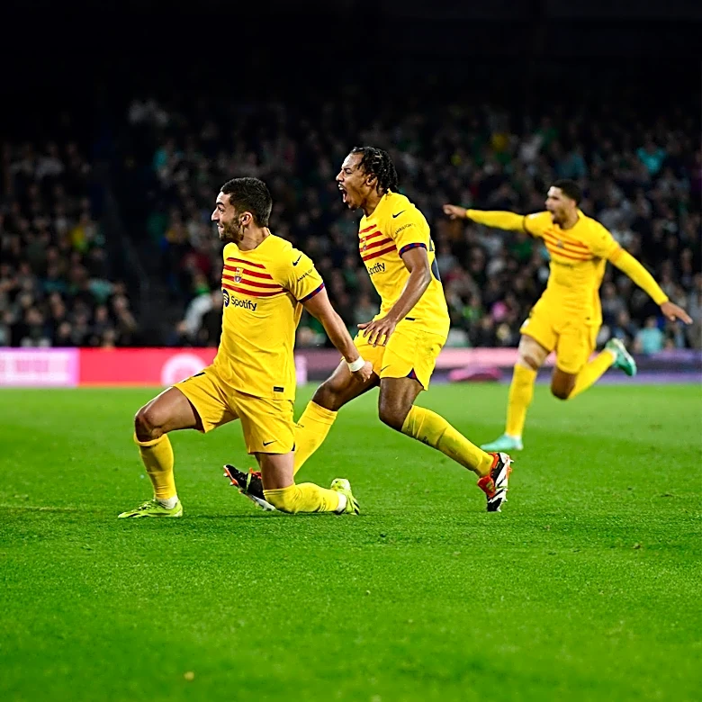 Liverpool Bolsters Defense with Ronald Araujo Loan from Barcelona