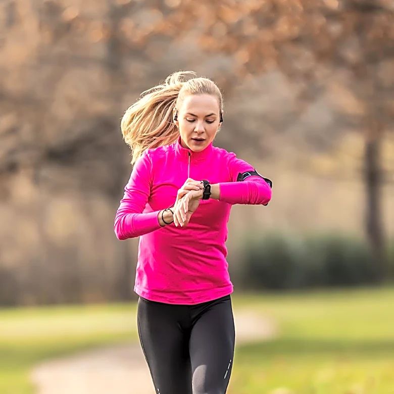 Hume Band and Apple Watch Compared: Different Approaches to Health Tracking