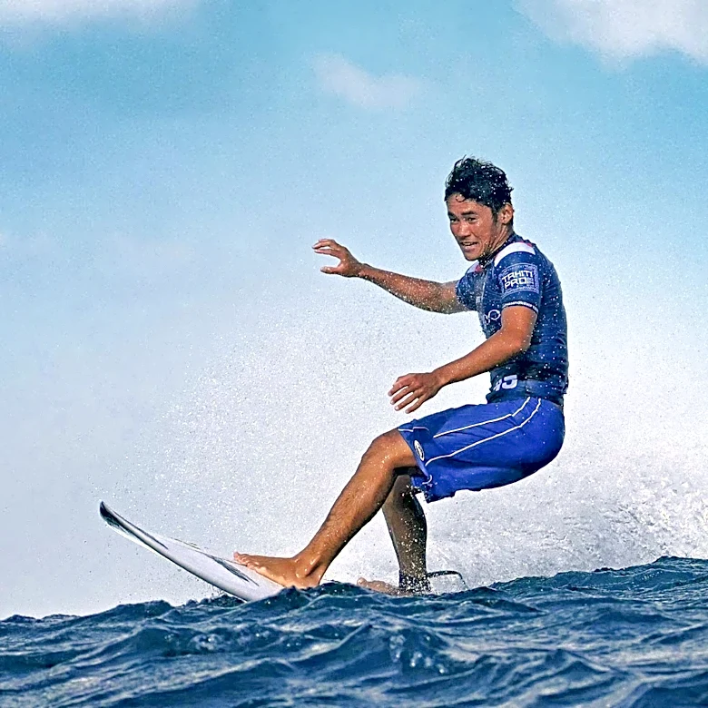 Kelly Slater Achieves Near-Perfect Surfing Performance at Tahiti Pro