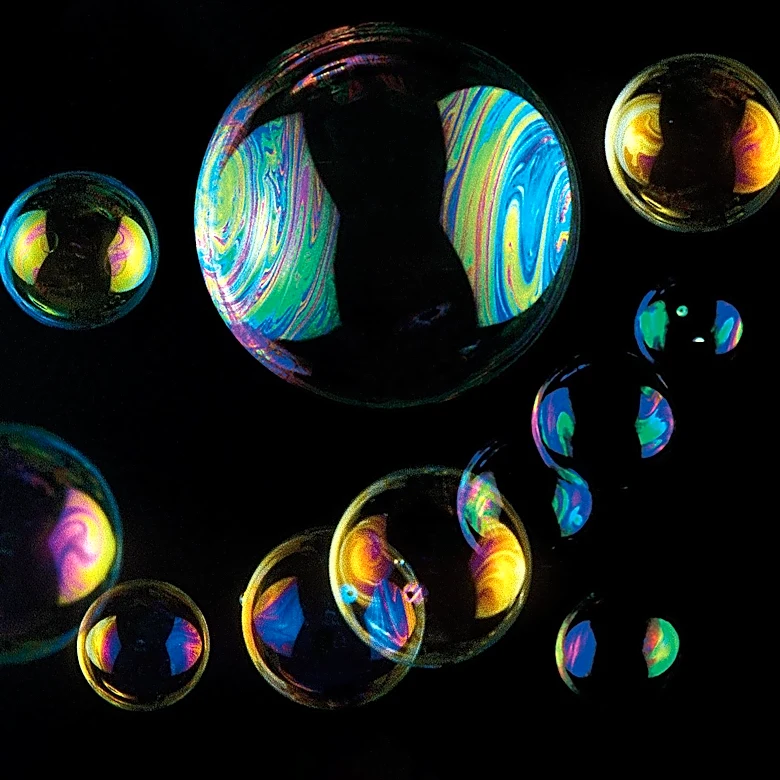 Stock Market Indicator Signals Potential Overvaluation Similar to Dot-Com Bubble