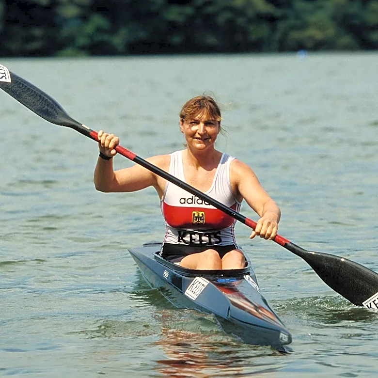 Chicago Park Hosts Introductory Kayaking Session for Enthusiasts