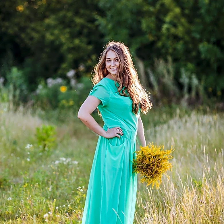 Tallulah Willis Embraces Mint Green Trend in Summer Wedding