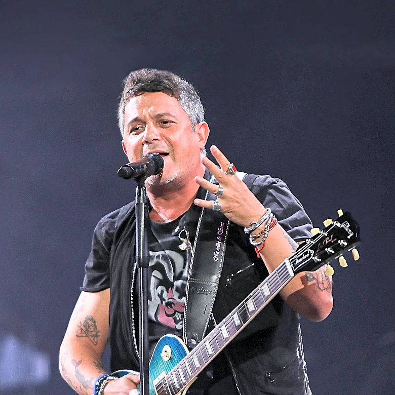 Alejandro Sanz and Stephanie Cayo Share Dream Vacation in Mallorca