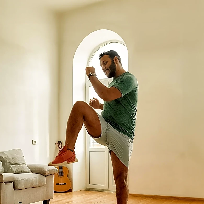 Fitness Coach Advocates for 10-Minute Daily Exercise Routine to Boost Health