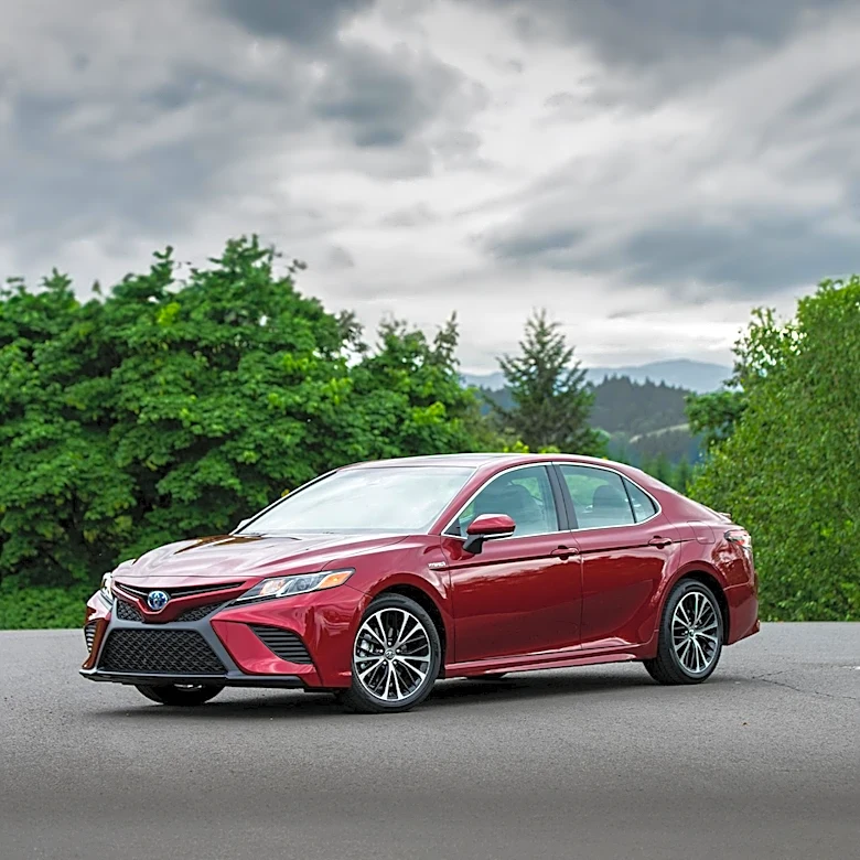 Toyota Recalls 655,000 Camrys Due to Display Error Affecting Safety Indicators