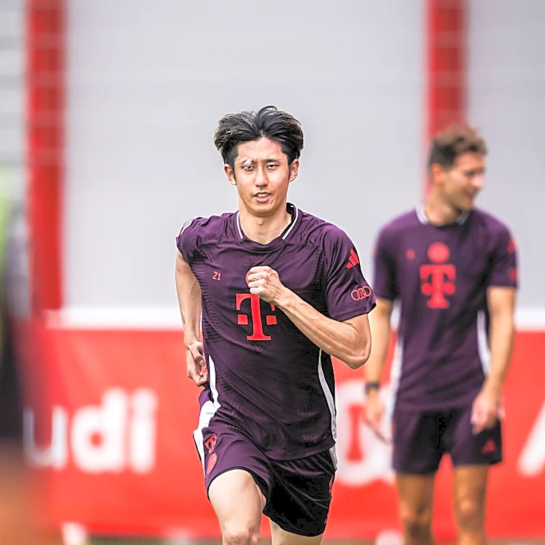 Bayern Munich Youth Players Train with First Team for Development Opportunities