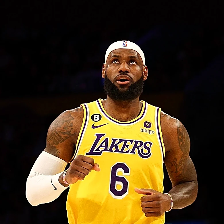 LeBron James to Face Knicks in First Game with 76ers