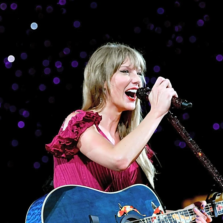 Taylor Swift and Lyle Lovett to be Inducted into Nashville Songwriters Hall of Fame