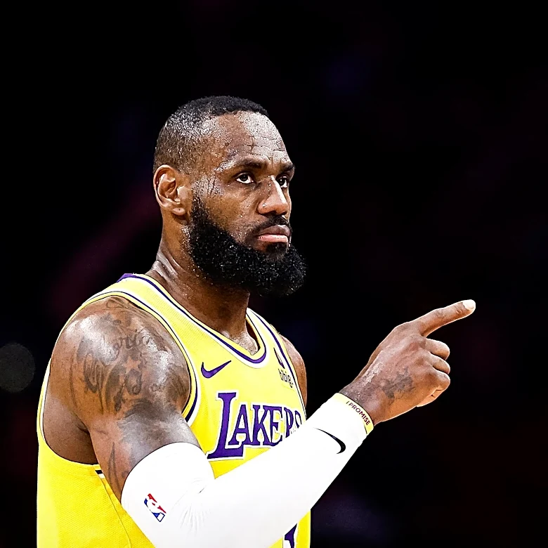 Lakers to Host 76ers on Christmas Day Featuring LeBron James' Return