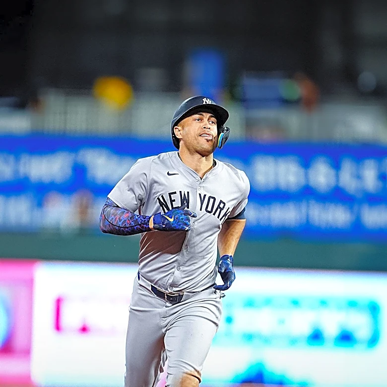 Yankees' Giancarlo Stanton Progresses in Recovery from Calf Strains