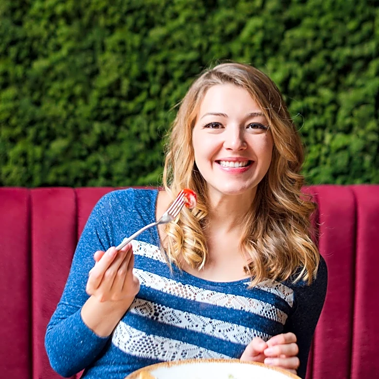 Gail Simmons Explores the Art of Being a Great Guest