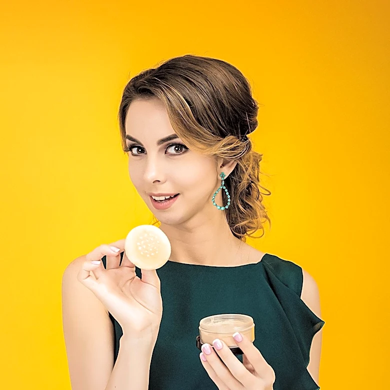 Sunscreen Powders Revolutionize SPF Application with Convenience and Elegance