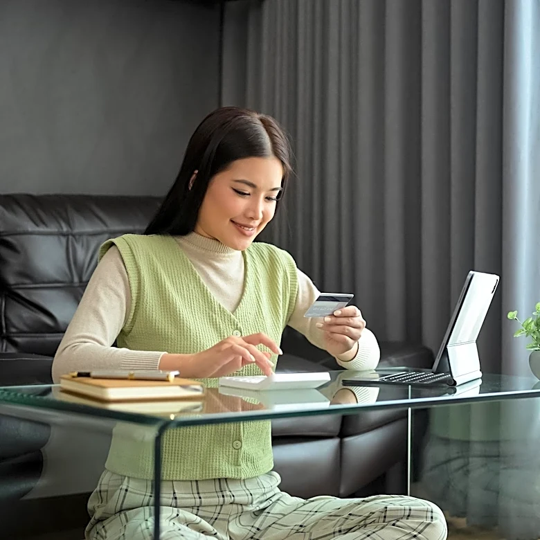 Young Americans Face High Credit Card Delinquency Rates Amid Rising Debt
