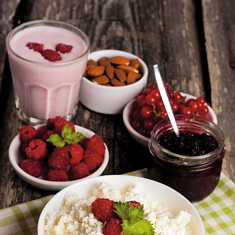 Cottage Cheese vs. Yogurt: Nutrition Experts Weigh In on Health Benefits