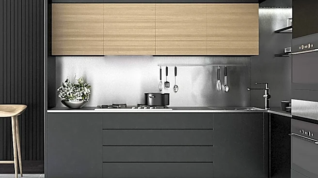Interior Designers Embrace Mirrored Backsplashes for Enhanced Kitchen Aesthetics