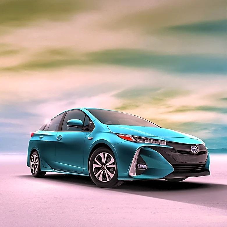 Toyota Offers $500 College Rebate on New Vehicles for Recent Graduates
