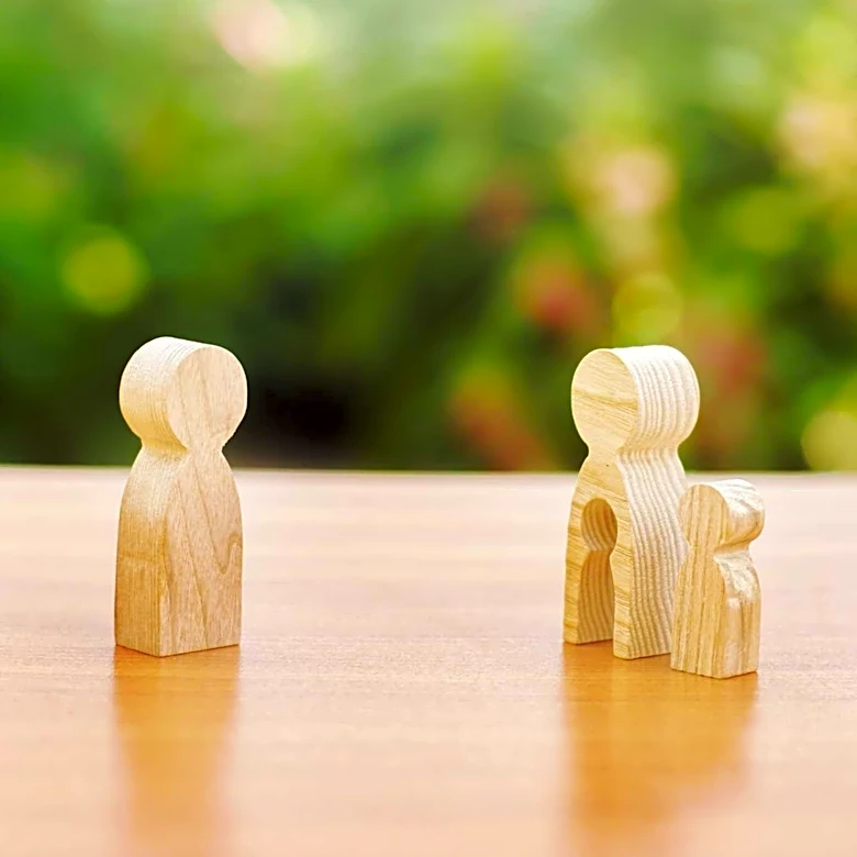 Dear Abby Addresses Family Dynamics and Estrangement Issues