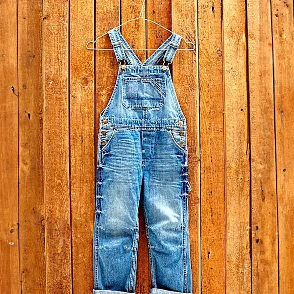 Vintage Oshkosh Overalls: From Workwear to Fashion Statement in American Culture