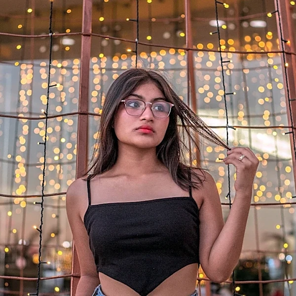 Gen Z Embraces the Bra Tuck, Signaling Shift in Fashion Trends