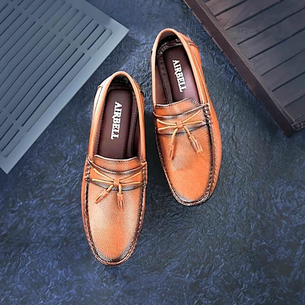 Brown Flat Shoes Emerge as Key Fall Fashion Trend
