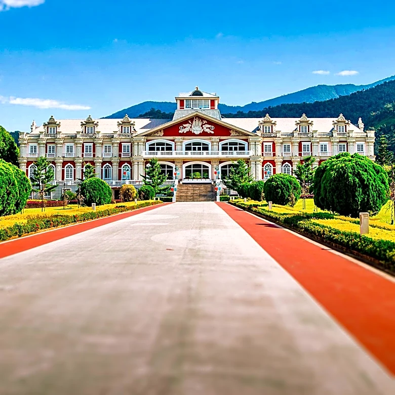 Greenbrier Resort Threatens Casino Closure Amid Financial Deal Delays