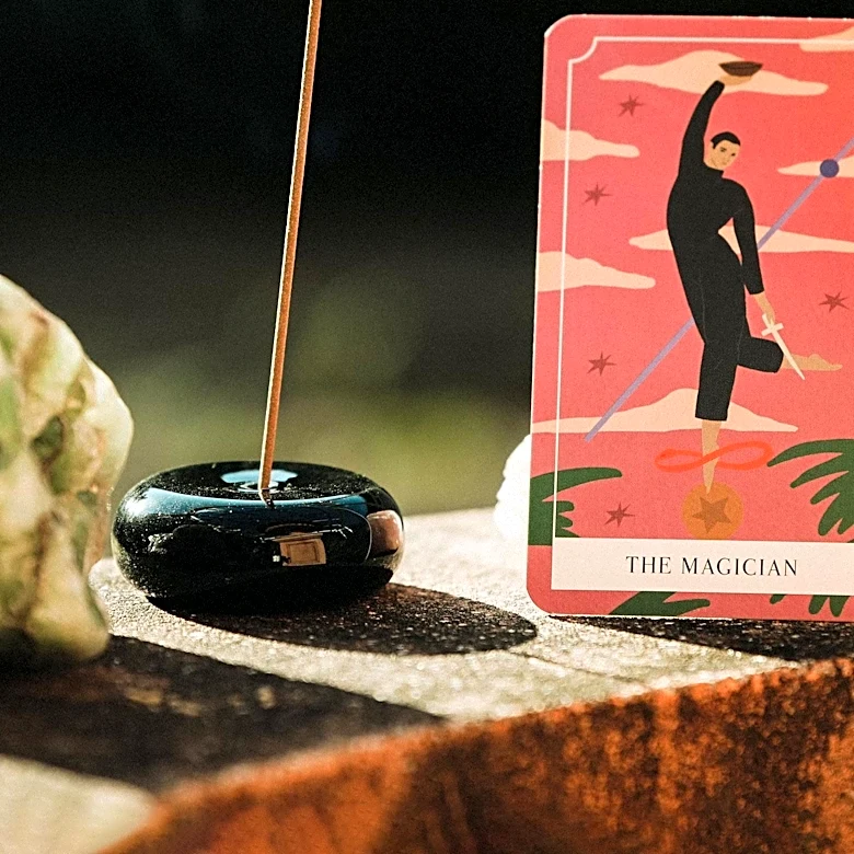Tarot Sessions in Atlanta: An Immersive Experience of Cards and Cocktails