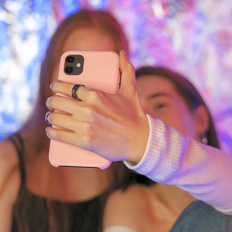 Gen Z's Nostalgia for Pre-Smartphone Era Sparks Cultural Reflection