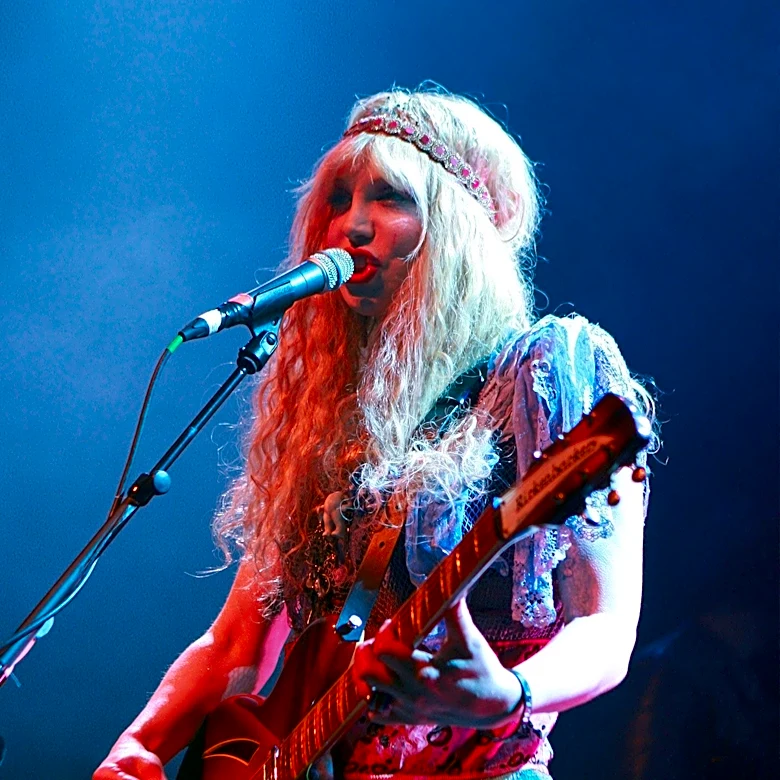 Courtney Love Recounts Near-Fatal 2019 Illness and Announces New Album Completion