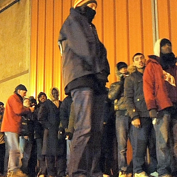 Chicagoans' Appetite for Waiting in Line for Viral Food Trends Examined